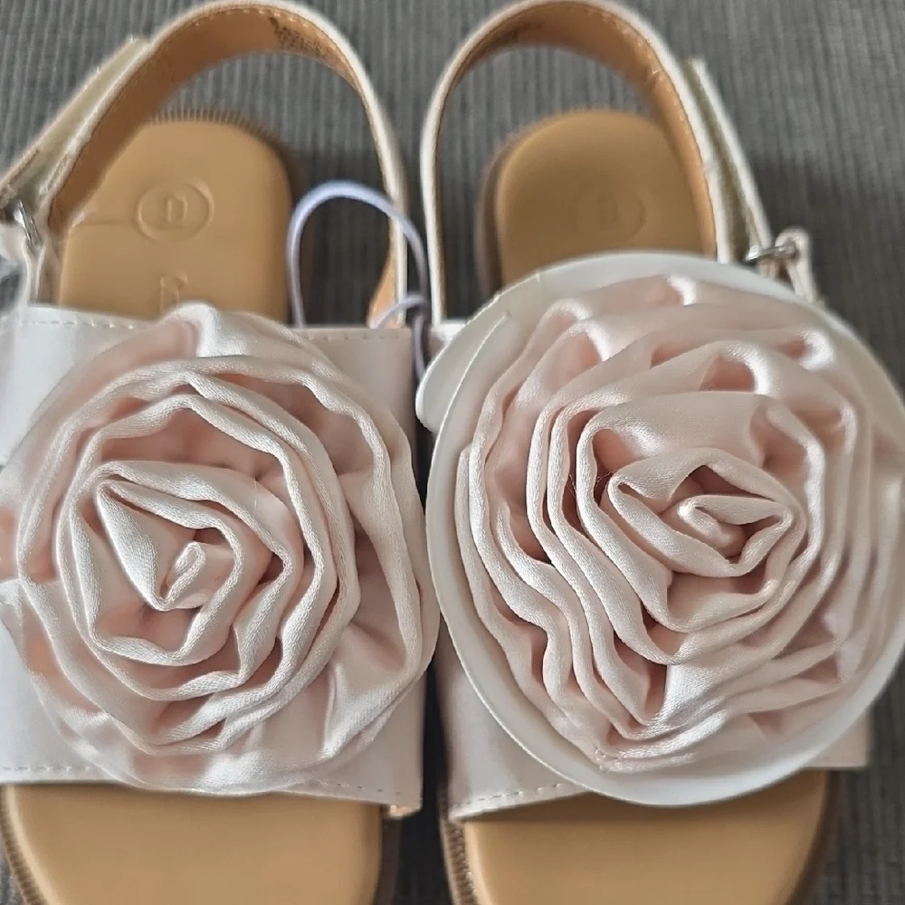 Cat & Jack Kids Sandals with Cream‎ Floral Accent, NWOT, Size 9.